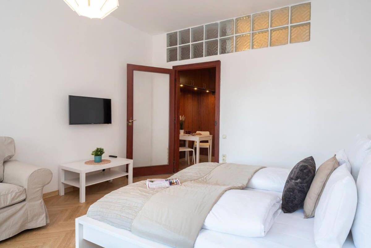 Convenient In The Heart Of Downtown Apartment