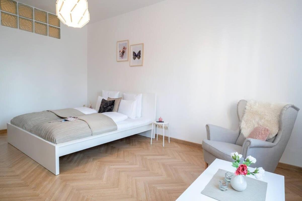 Convenient In The Heart Of Downtown Apartment *